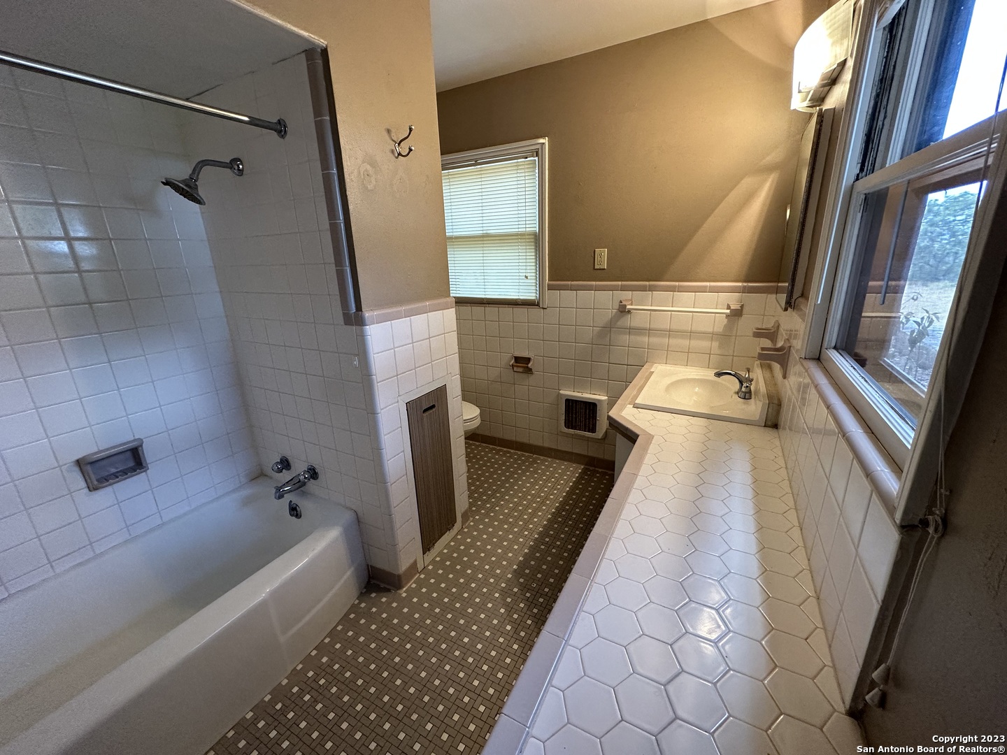 1712 B FM 470, Bandera, TX 78003