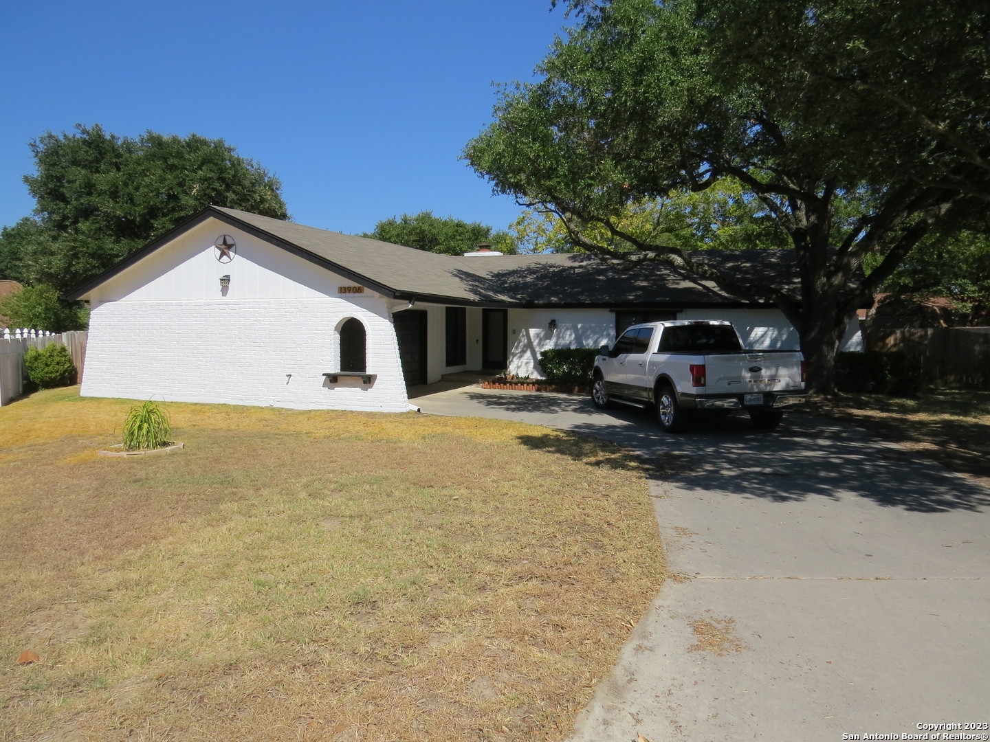 Property photo for 13906 THEBES CIR, Universal City, TX