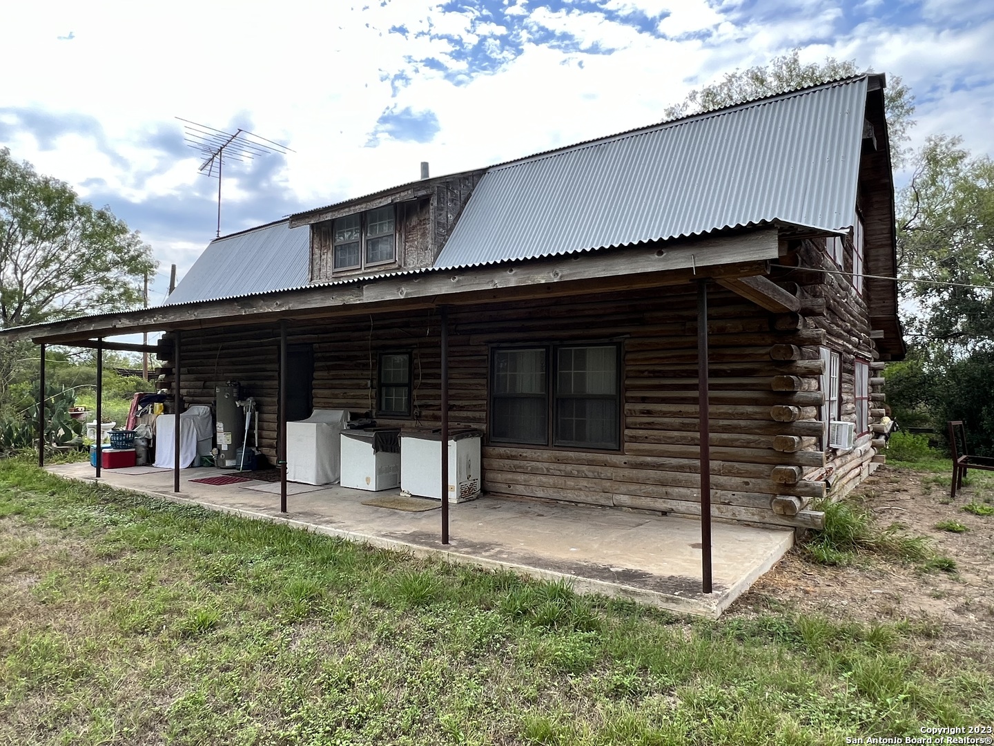 725 County Road 112   George West TX 78022