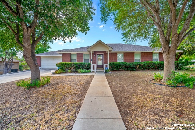 Photo of 1402 F St in Floresville, TX
