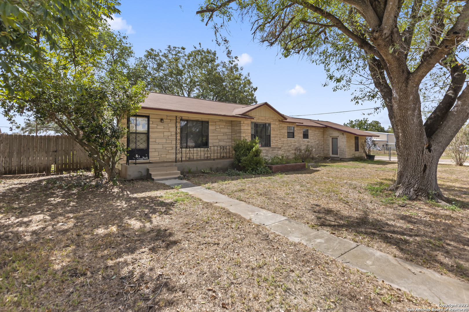 Photo of 15430 Main St in Lytle, TX