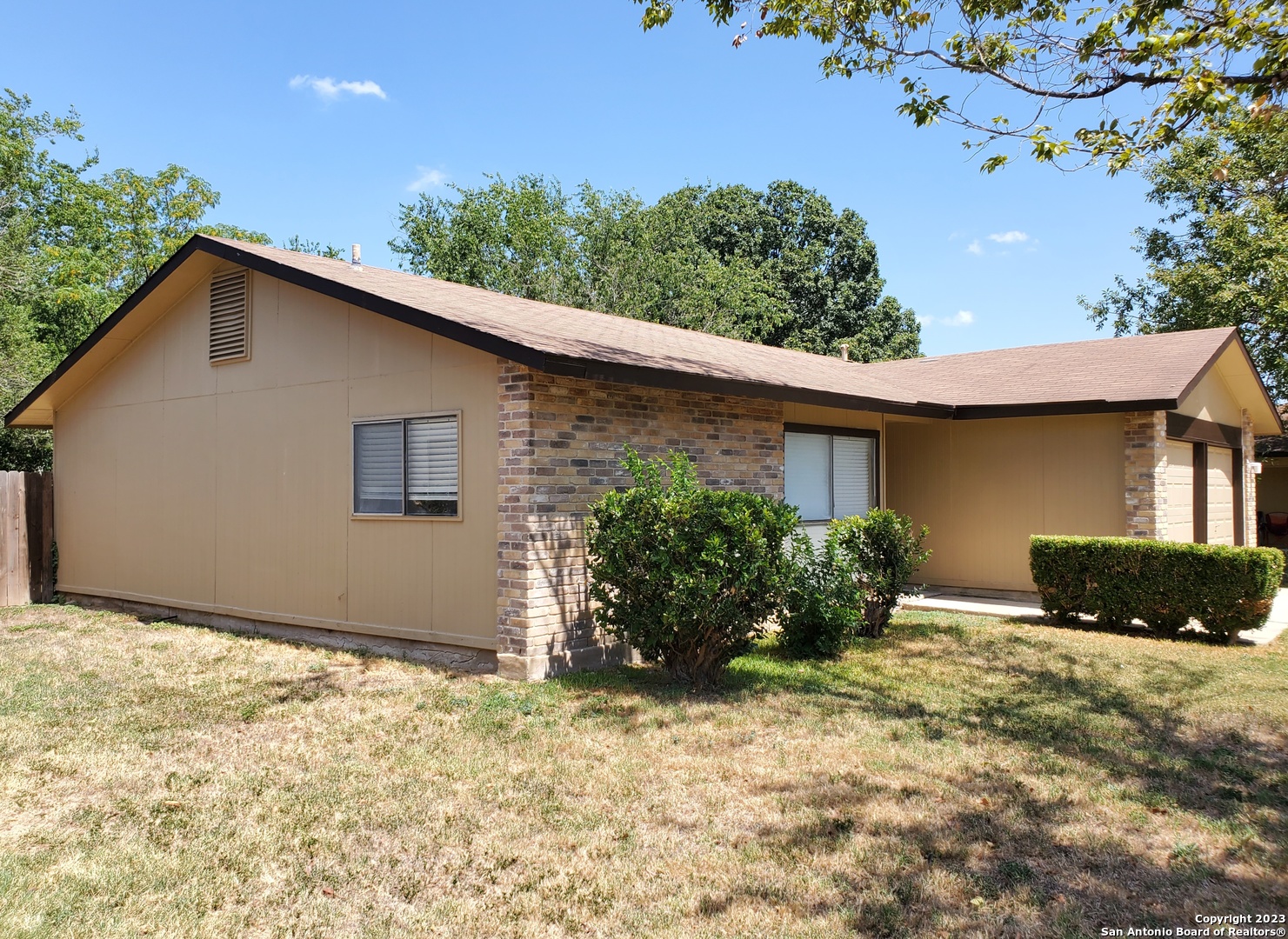 915 HAYLOFT LN, San Antonio, TX 78245