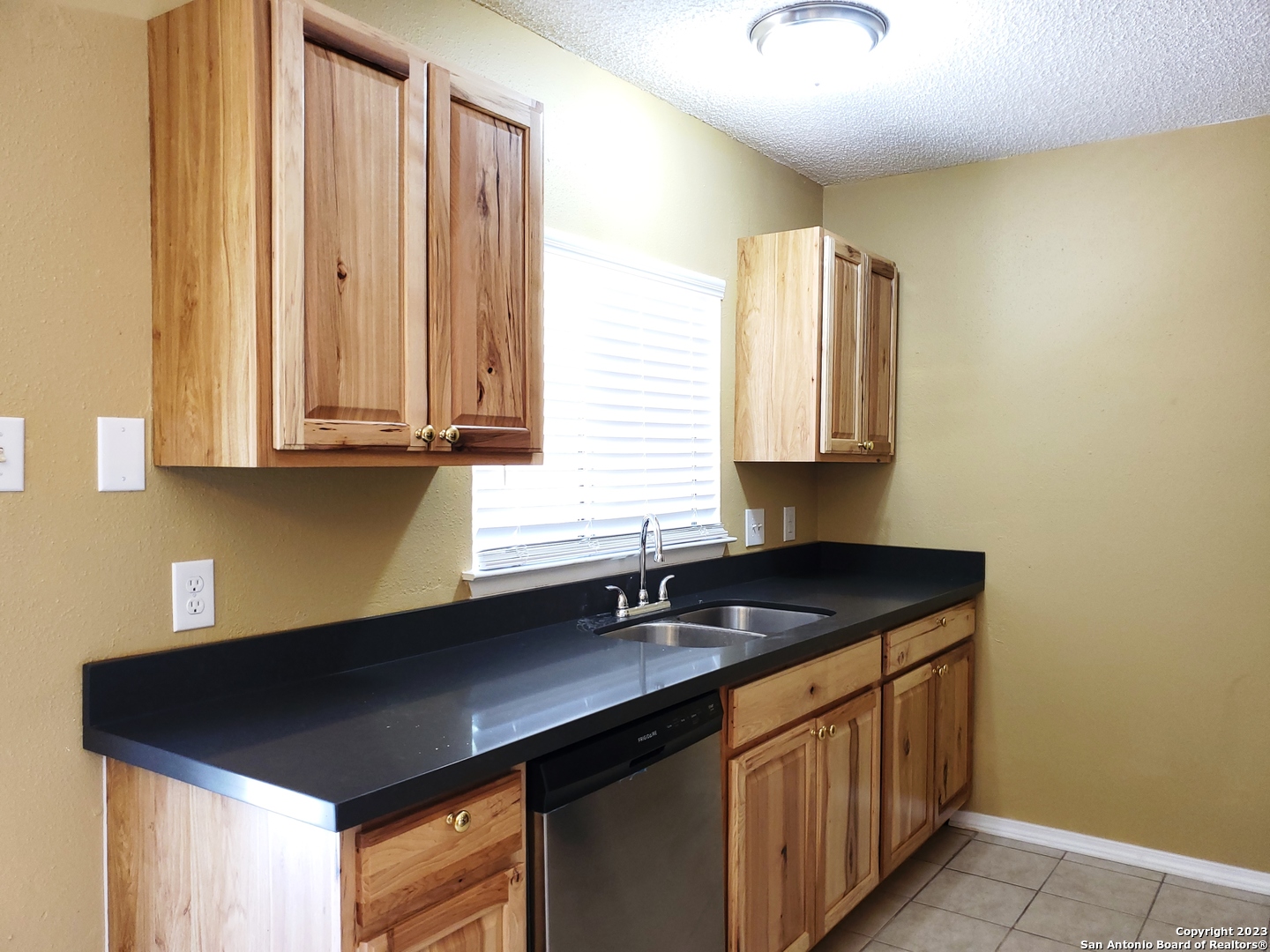 915 HAYLOFT LN, San Antonio, TX 78245