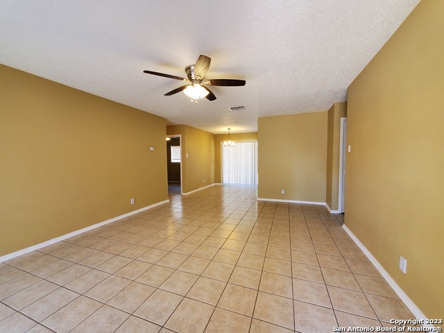915 HAYLOFT LN, San Antonio, TX 78245