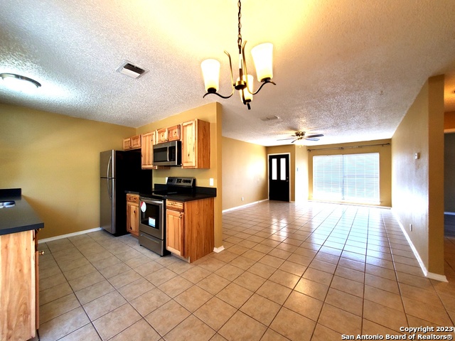 915 HAYLOFT LN, San Antonio, TX 78245