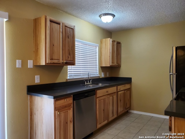 915 HAYLOFT LN, San Antonio, TX 78245