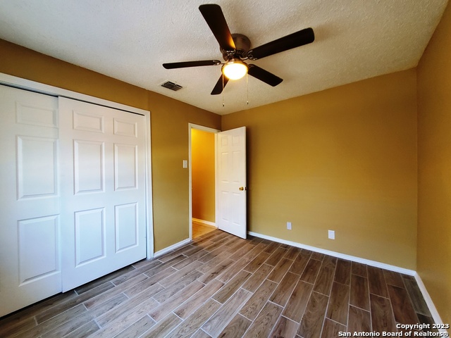 915 HAYLOFT LN, San Antonio, TX 78245