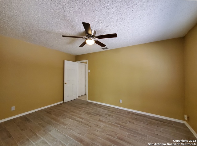 915 HAYLOFT LN, San Antonio, TX 78245