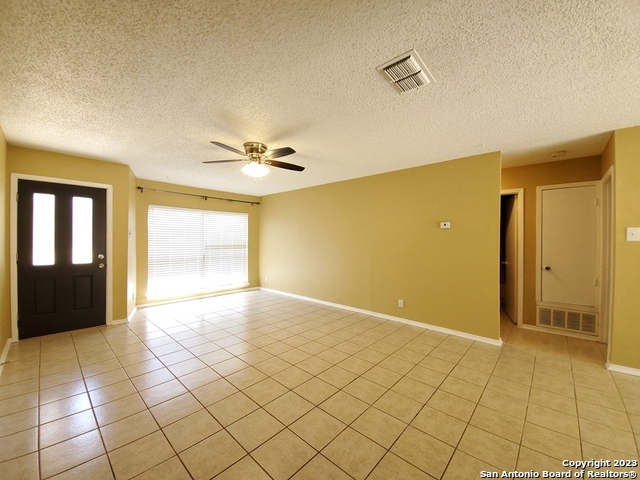 915 HAYLOFT LN, San Antonio, TX 78245