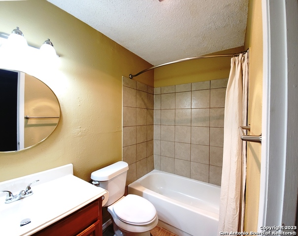 915 HAYLOFT LN, San Antonio, TX 78245