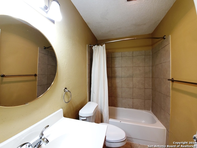 915 HAYLOFT LN, San Antonio, TX 78245