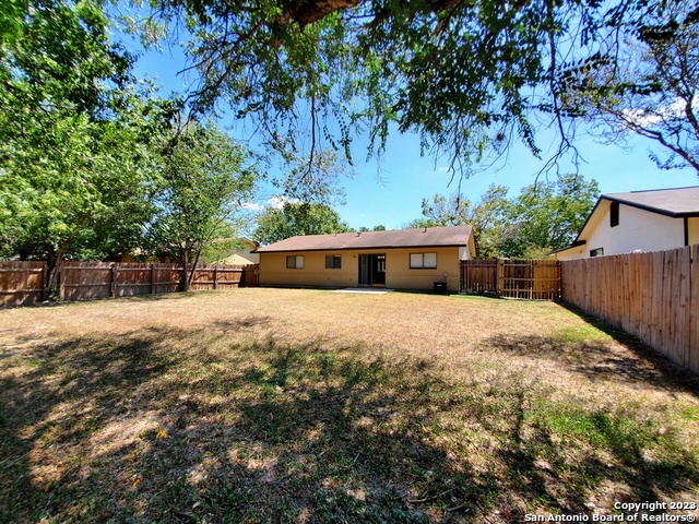 915 HAYLOFT LN, San Antonio, TX 78245