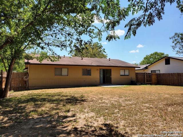 915 HAYLOFT LN, San Antonio, TX 78245