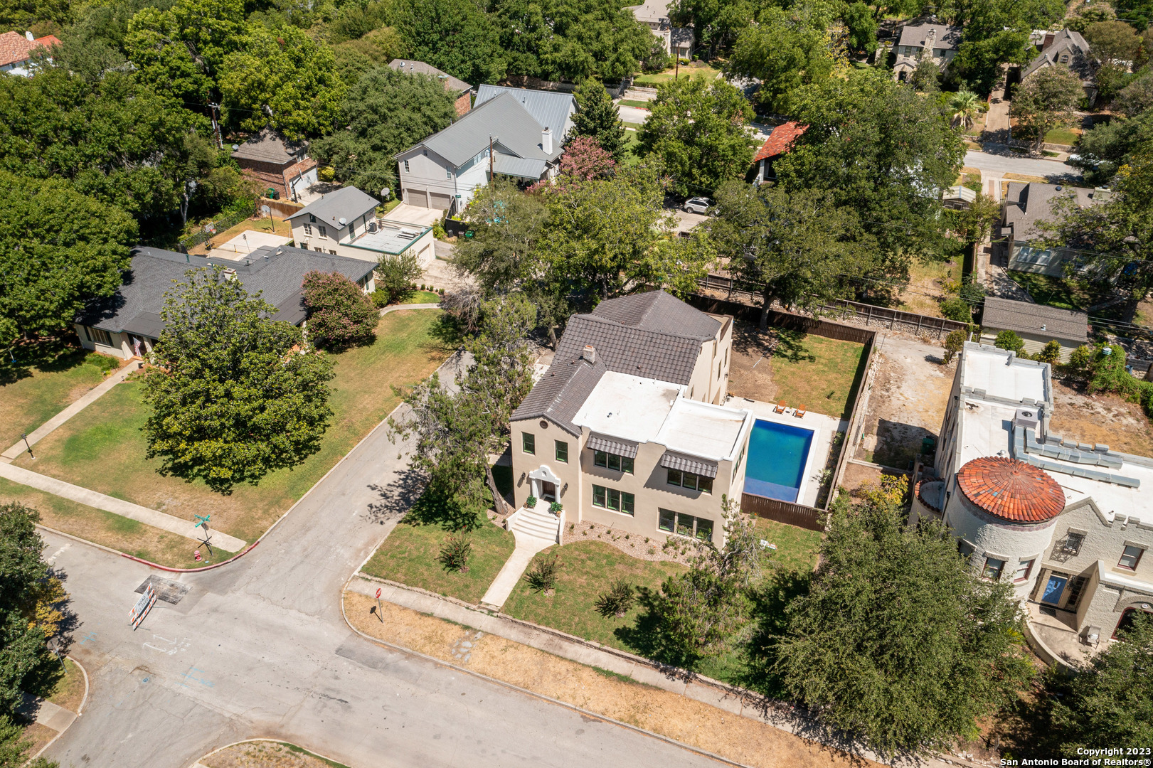 Photo of 201 Cloverleaf Ave in Alamo Heights, TX