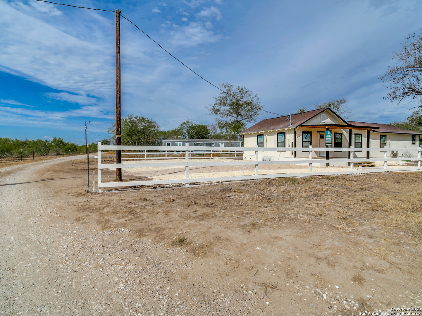 Photo of 8701 Cr 128 in Floresville, TX