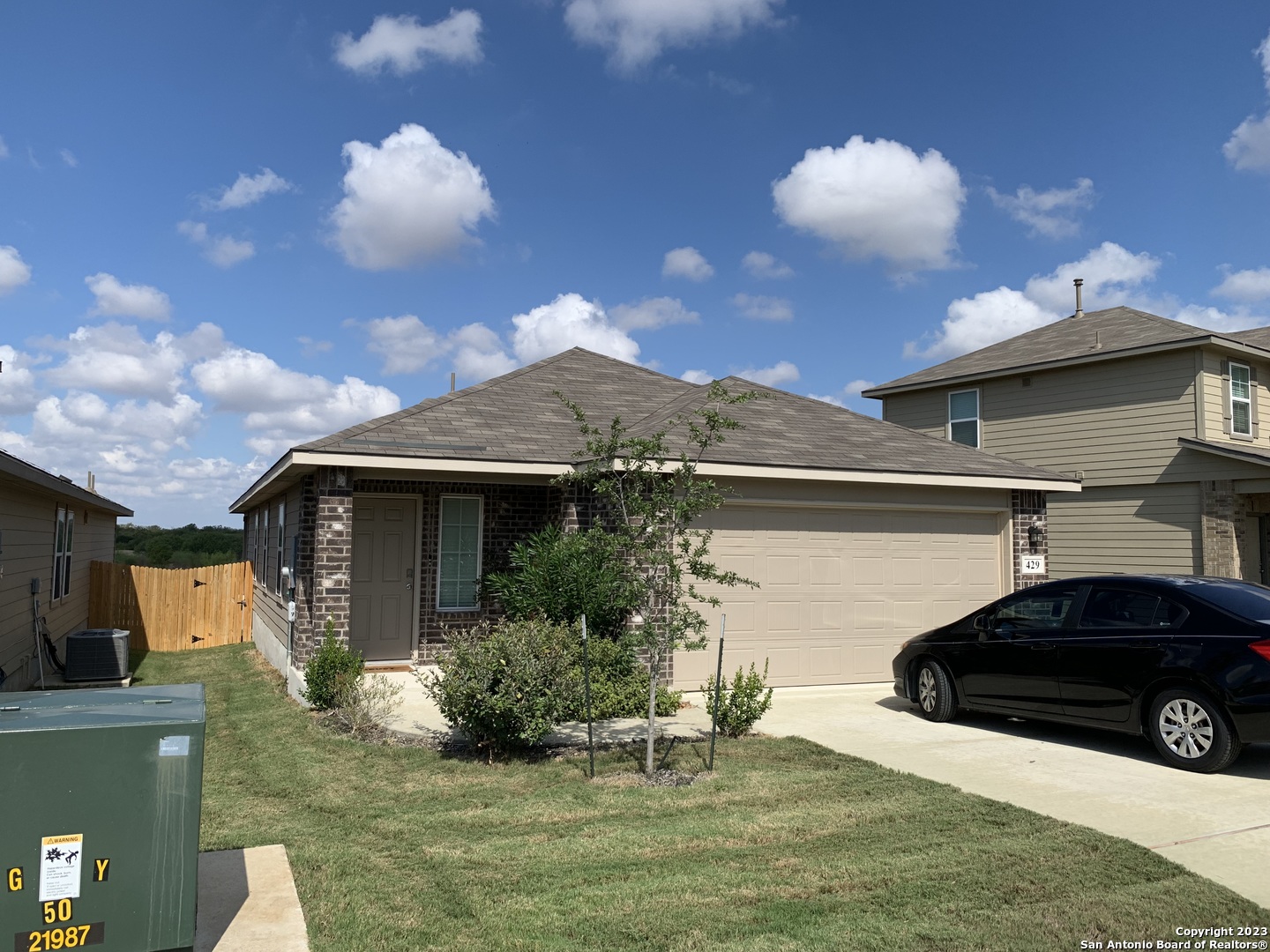 Photo of 429 Middle Green Loop in Floresville, TX