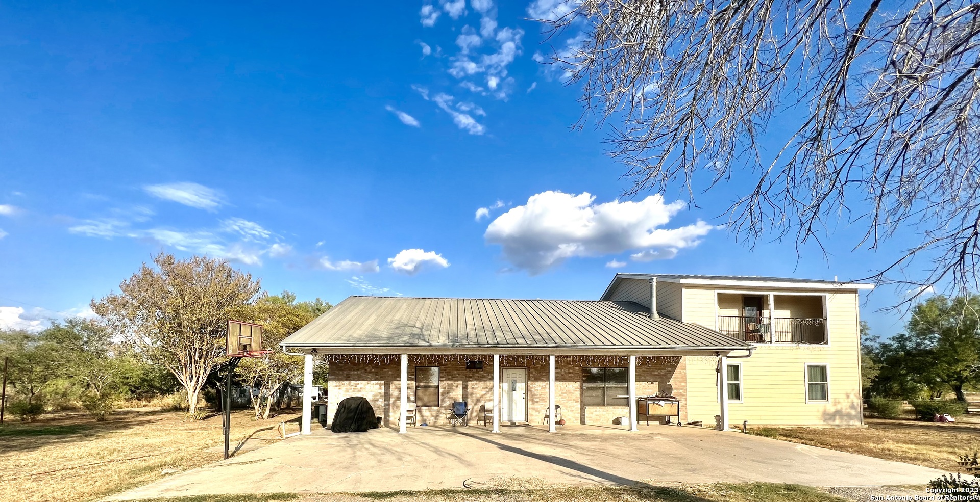 Photo of 6924 Us Hwy 281 in Pleasanton, TX