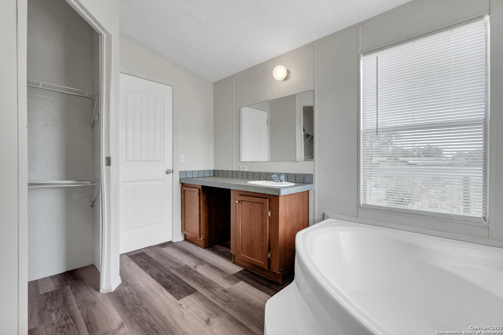 1956 MOGFORD RD San Antonio TX 782649224 Brohill Realty LTD