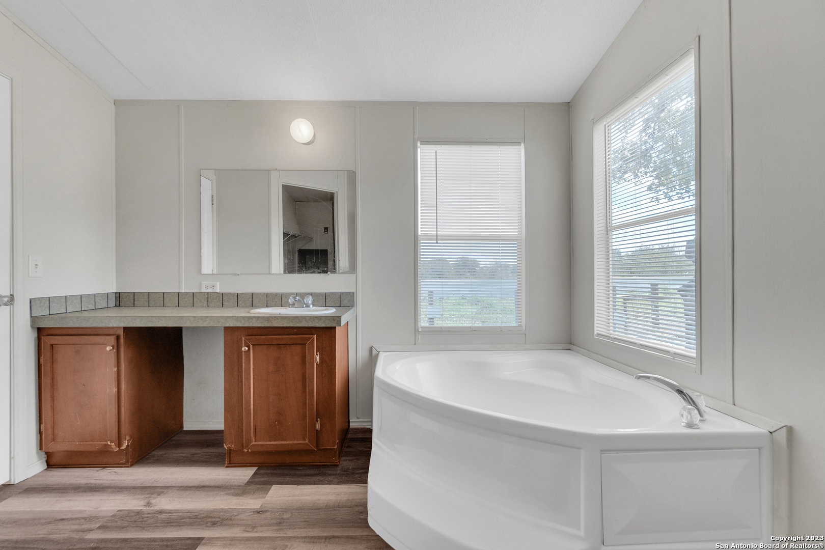 1956 MOGFORD RD San Antonio TX 782649224 Brohill Realty LTD