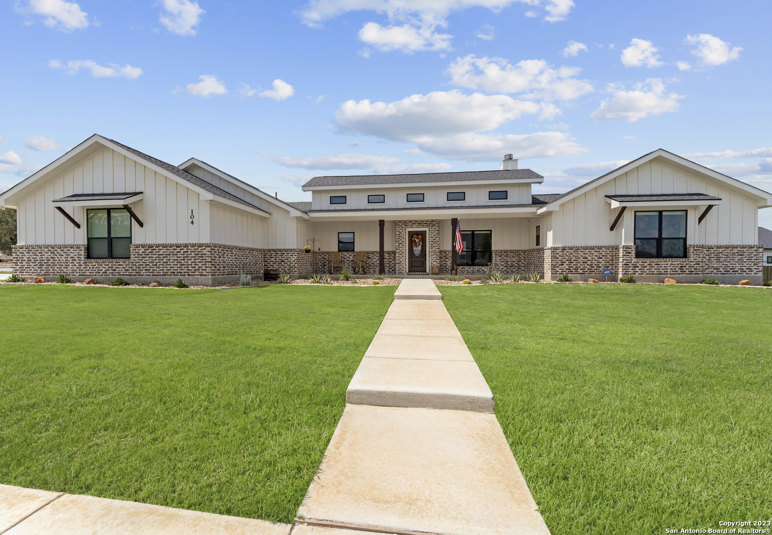 Photo of 104 Chinaberry Hl in La Vernia, TX
