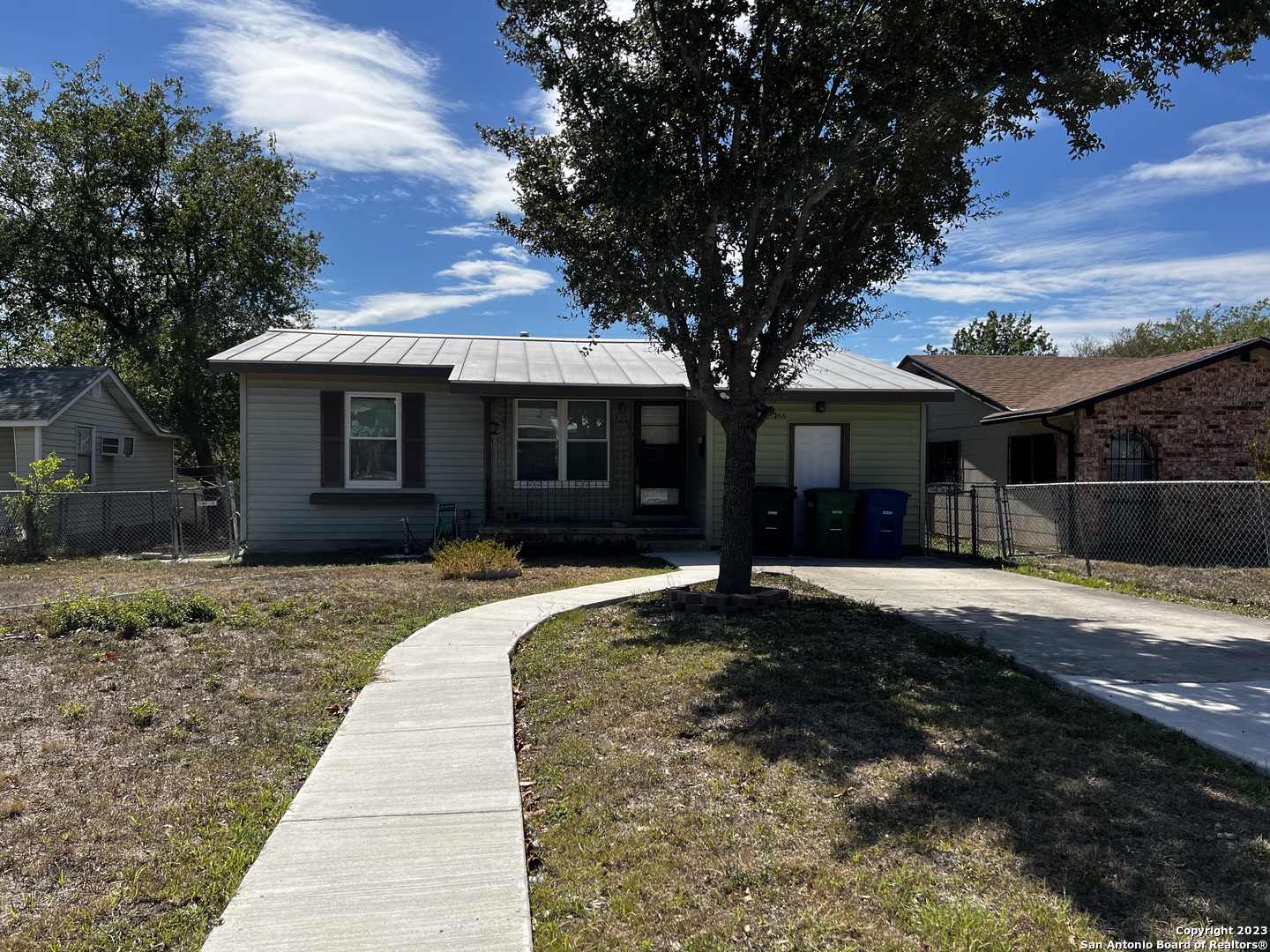 726 John Adams Dr Listing Cover Image