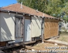 Photo of 804 1st St in Floresville, TX