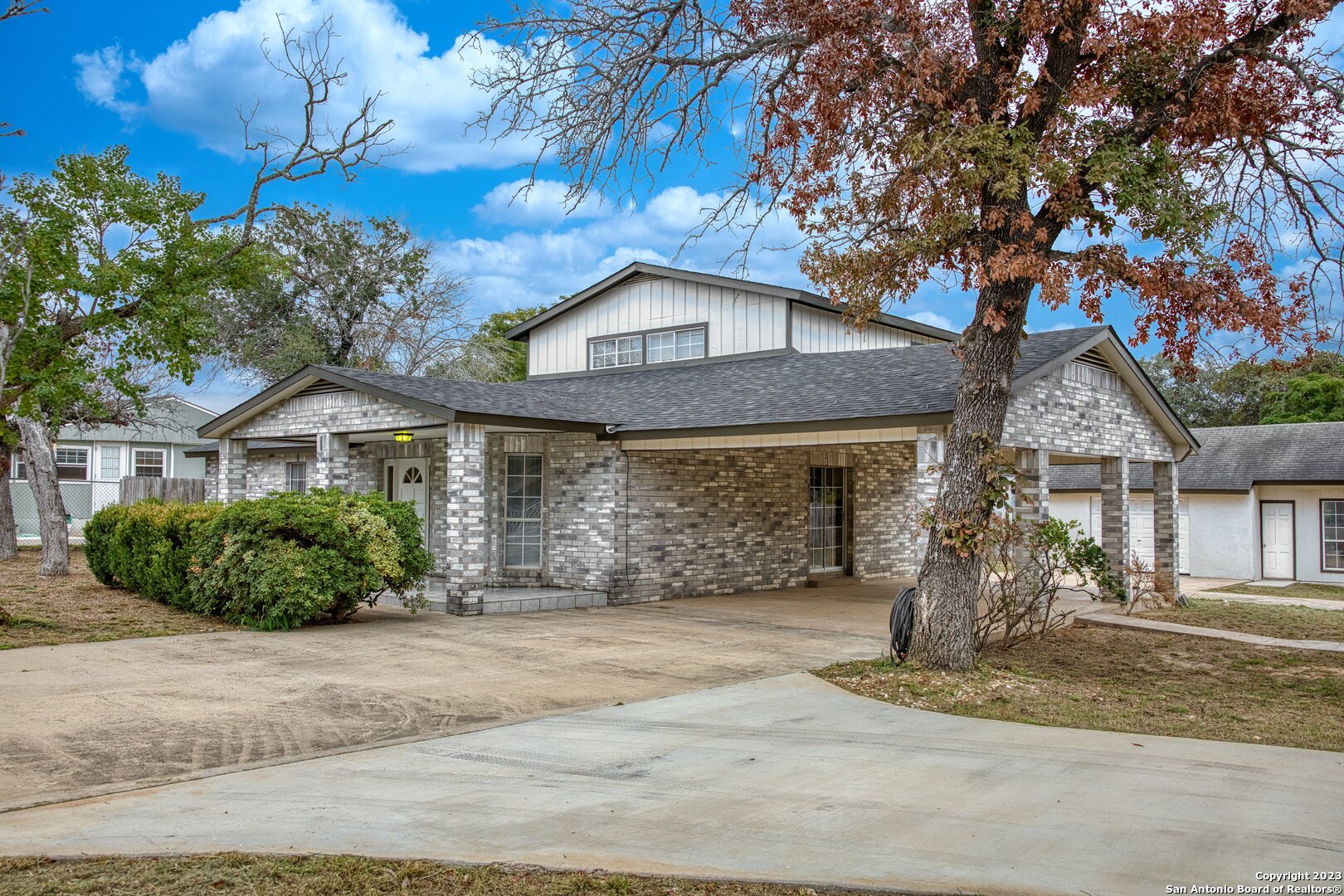 Photo of 57 Gateway Dr in Poteet, TX