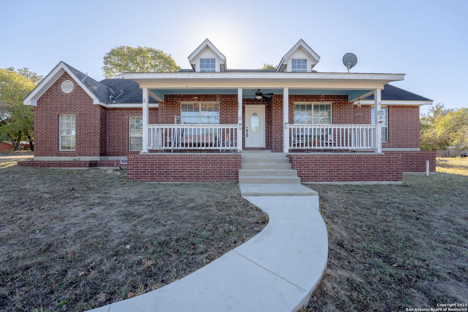 Photo of 139 Scenic Oak Dr in Floresville, TX