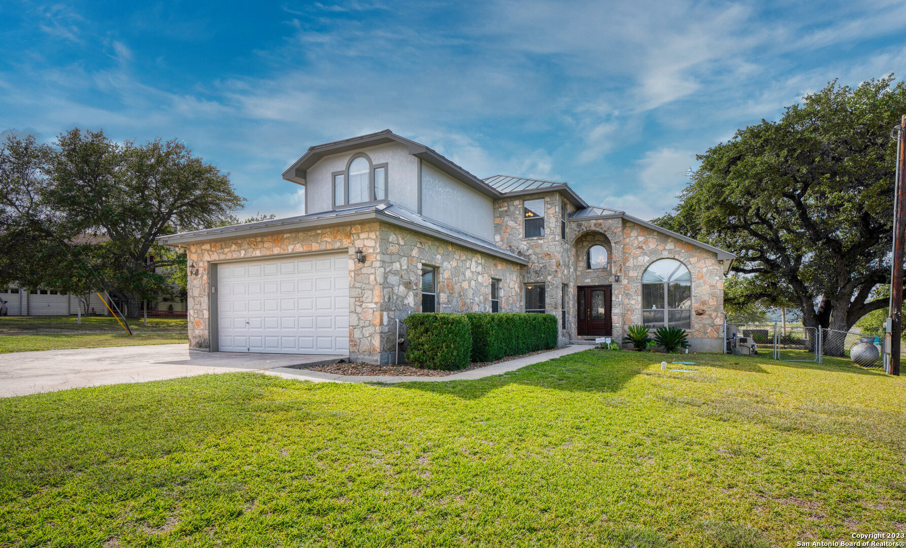 Photo of 284 Tracie Trl in Lakehills, TX