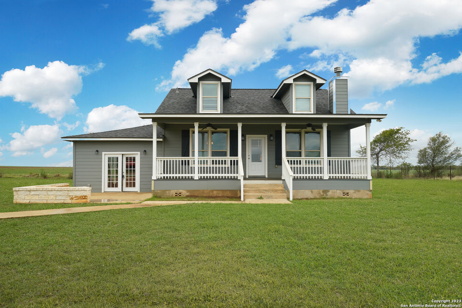 Photo of 4115 County Rd 136 in Floresville, TX