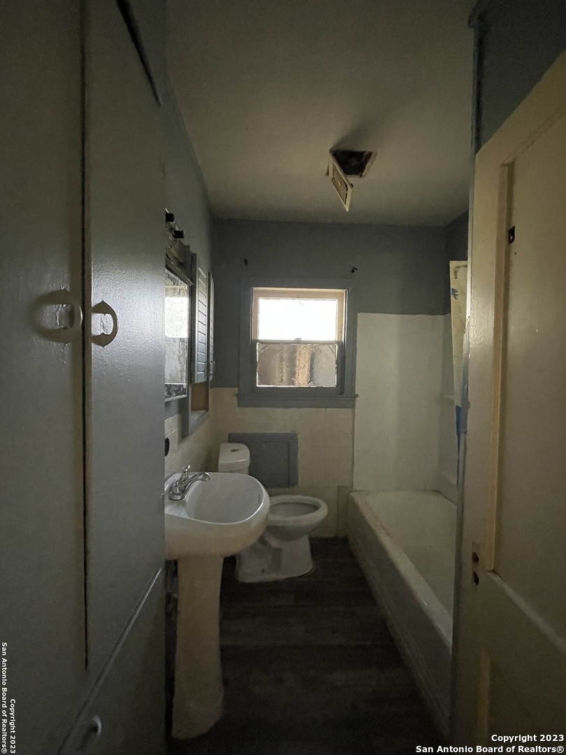 1406 WYOMING ST, San Antonio, TX 78203