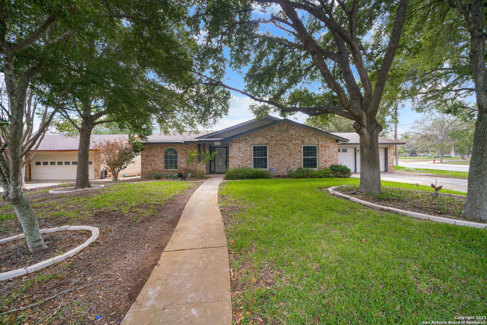 Photo of 110 Silver Spgs in Universal City, TX