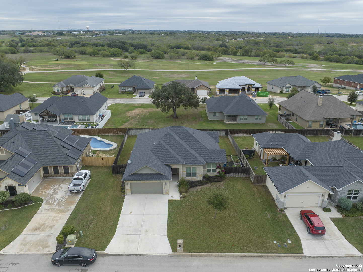 Photo of 120 Fairway Dr in Floresville, TX