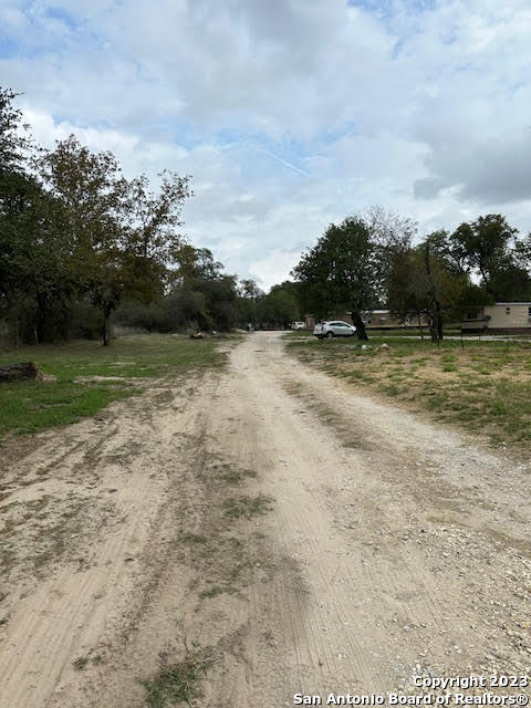 Photo of 114 Bob White Dr in Somerset, TX