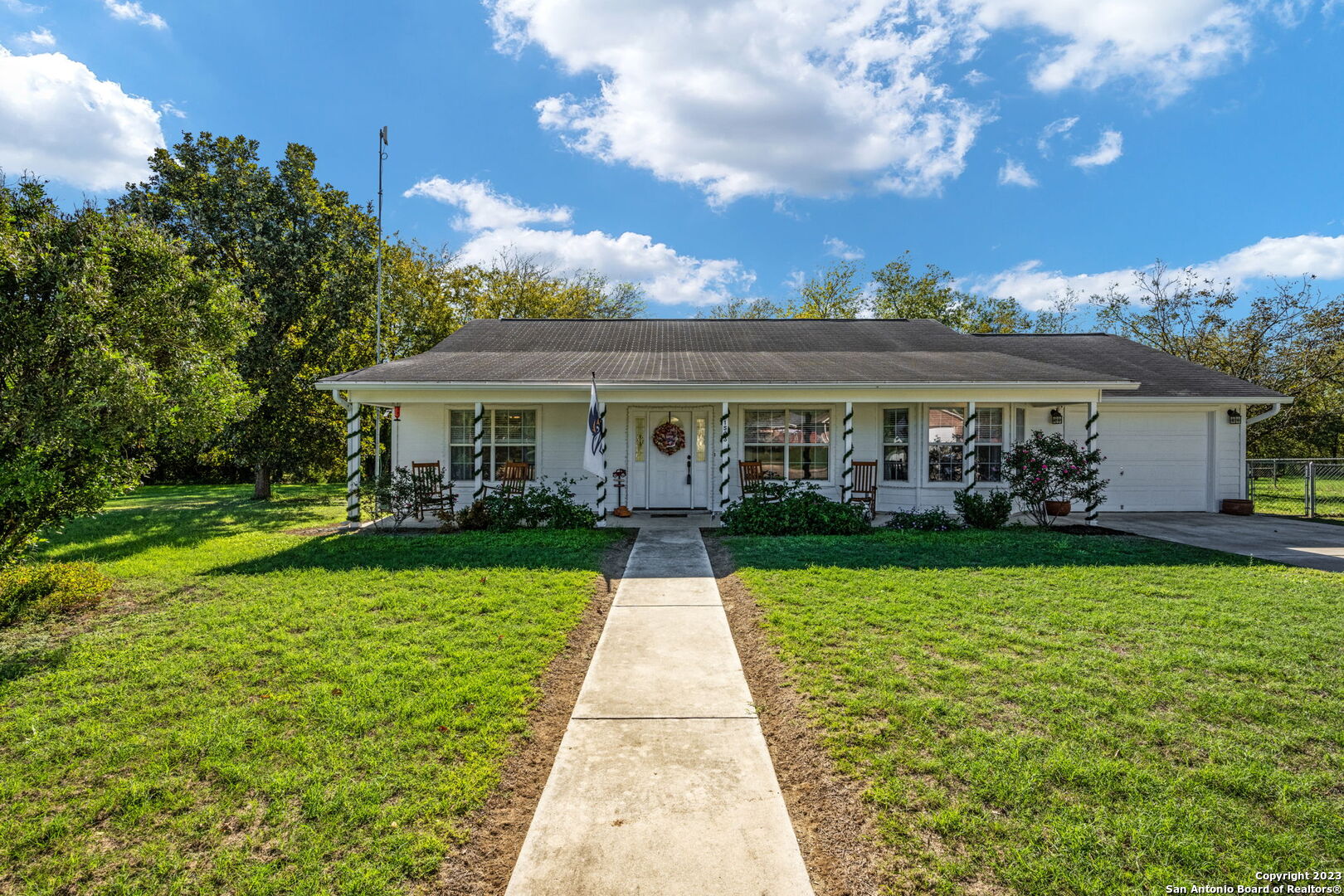 Photo of 1503 Sandra Cir in Pleasanton, TX