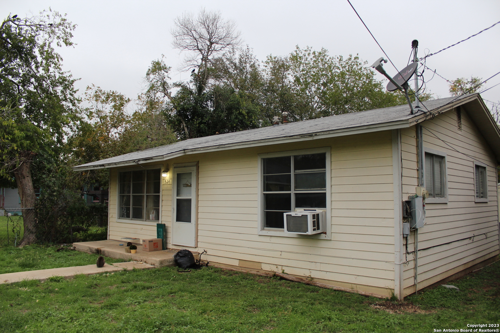 Photo of 524 Mitchell Ave in Seguin, TX
