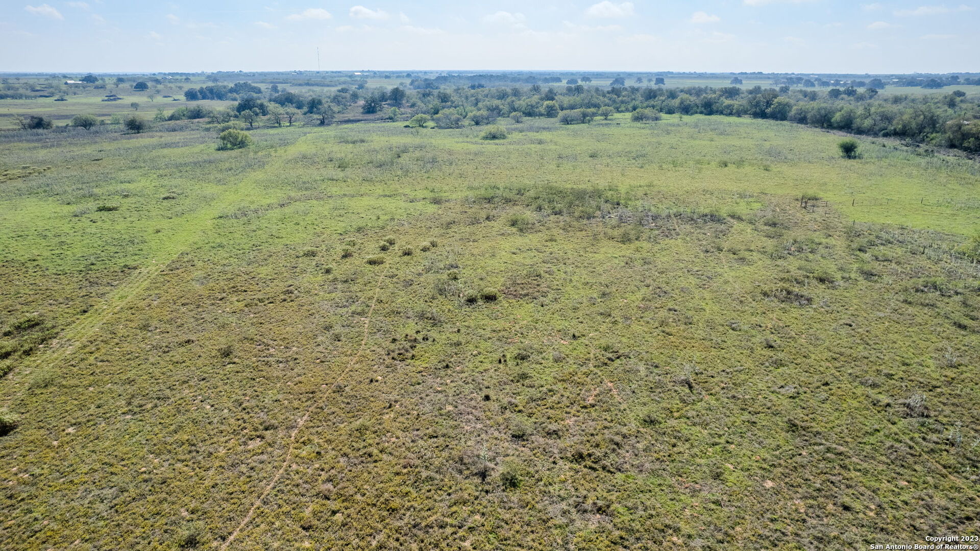 Photo of 6038 County Rd 405 in Floresville, TX