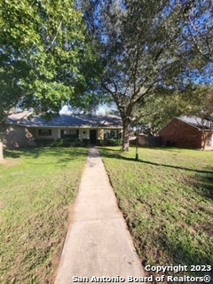 Photo of 126 Woodland Dr in Pleasanton, TX