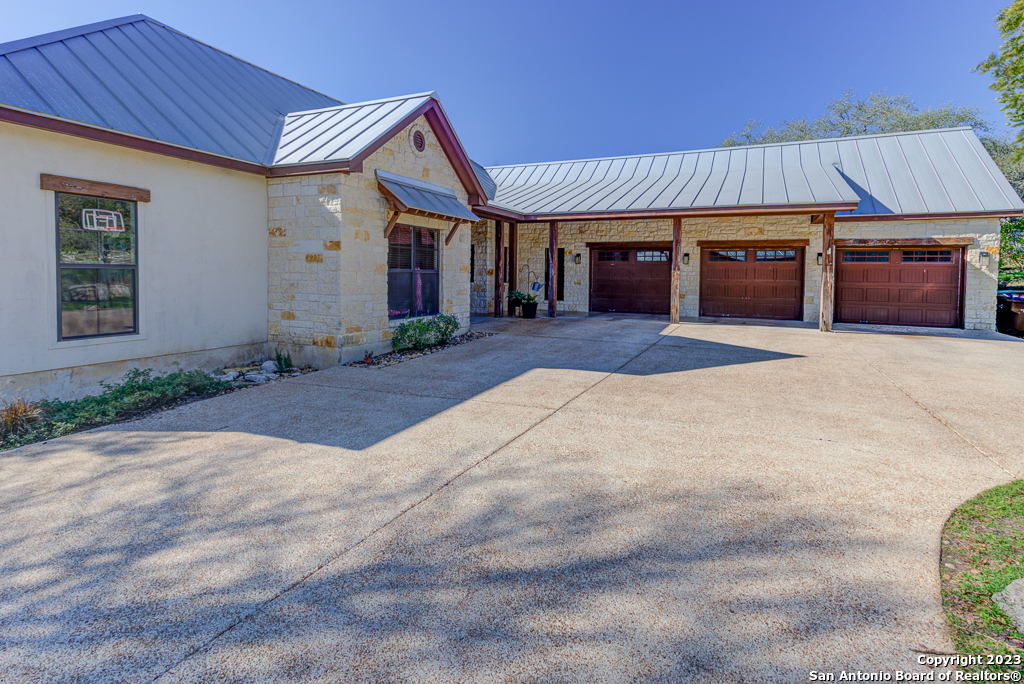 Photo of 178 Rdg Country in New Braunfels, TX