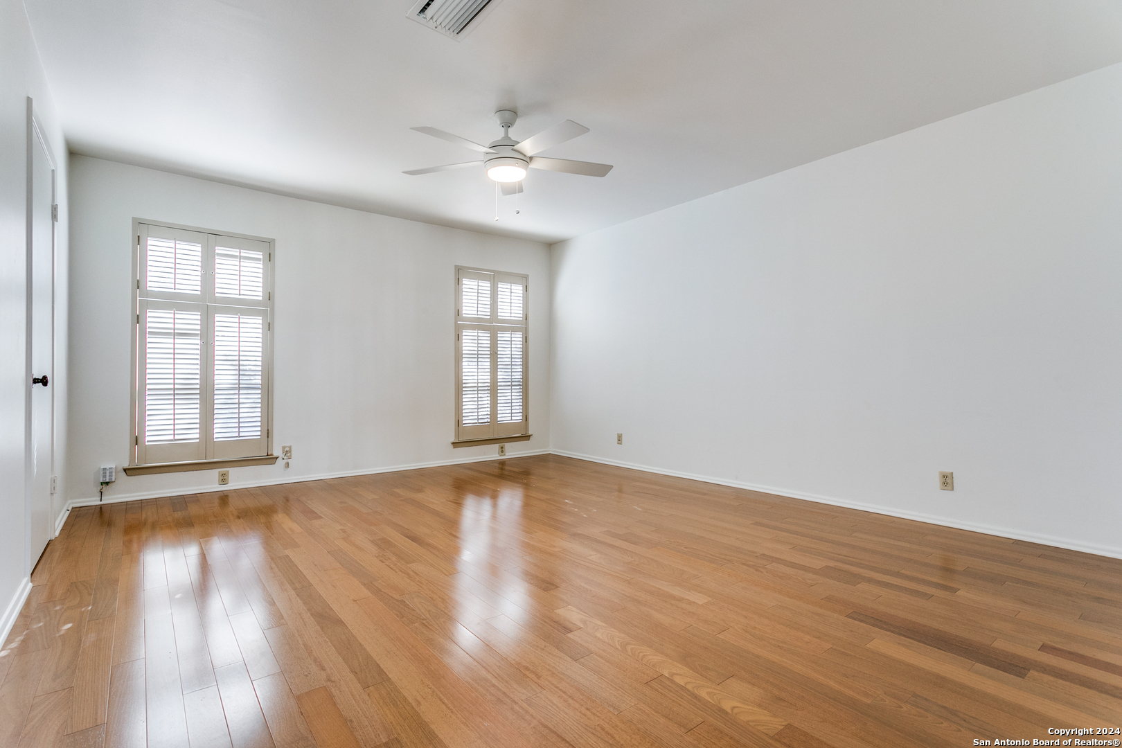 If you have additional questions regarding 4 GALLERY CT  in San Antonio or would like to tour the property with us call 800-660-1022 and reference MLS# 1741805.