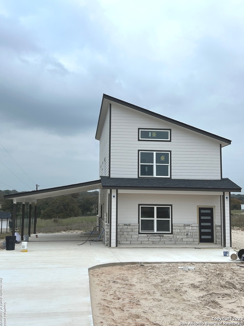 709 Sunrise Ln La Vernia, TX 78121