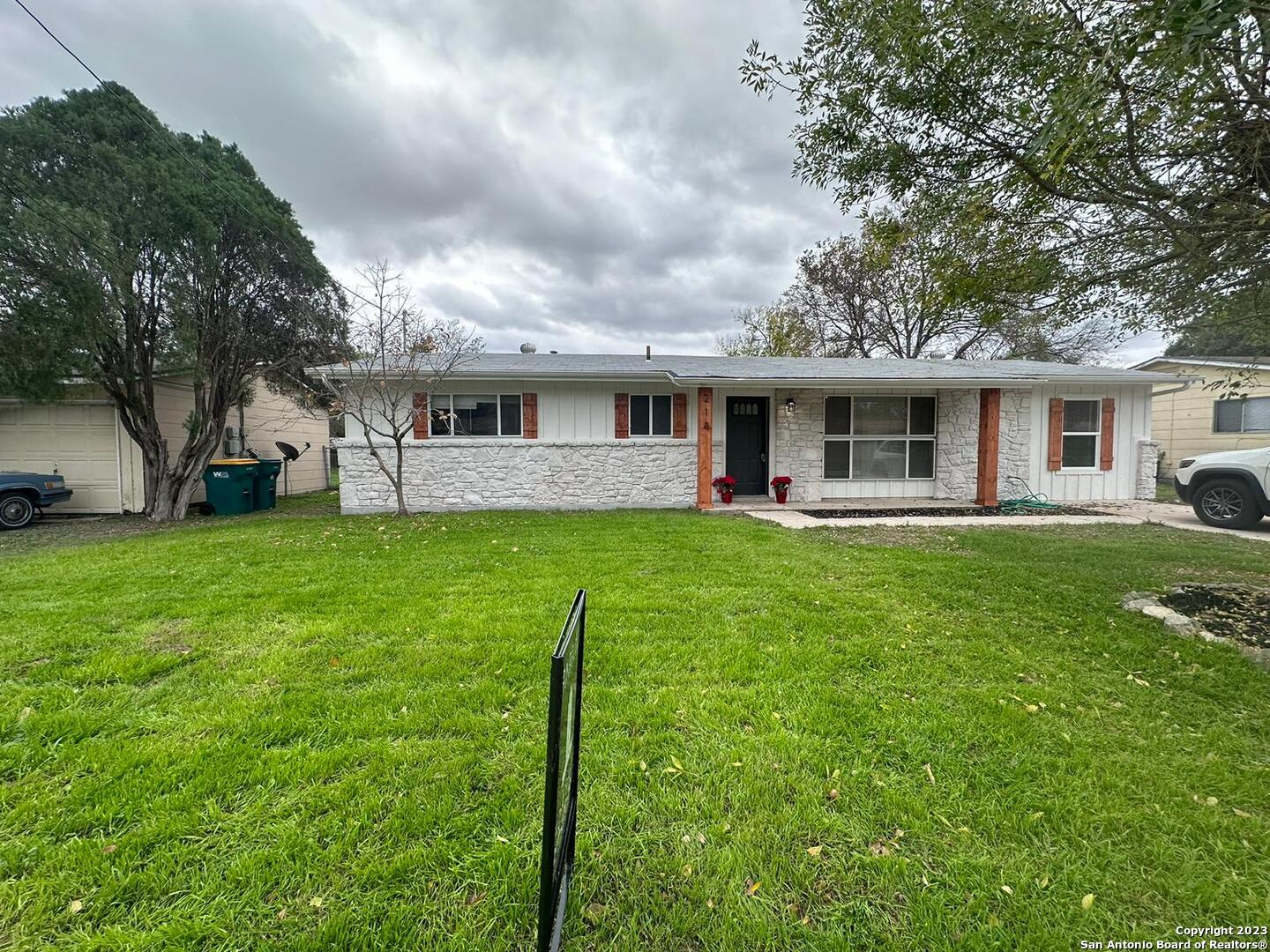 Photo of 218 Hillview in Universal City, TX