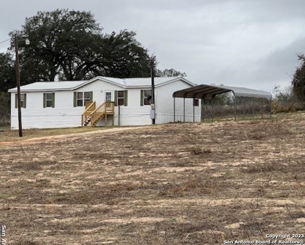 658 COUNTY ROAD 124, Floresville, TX 