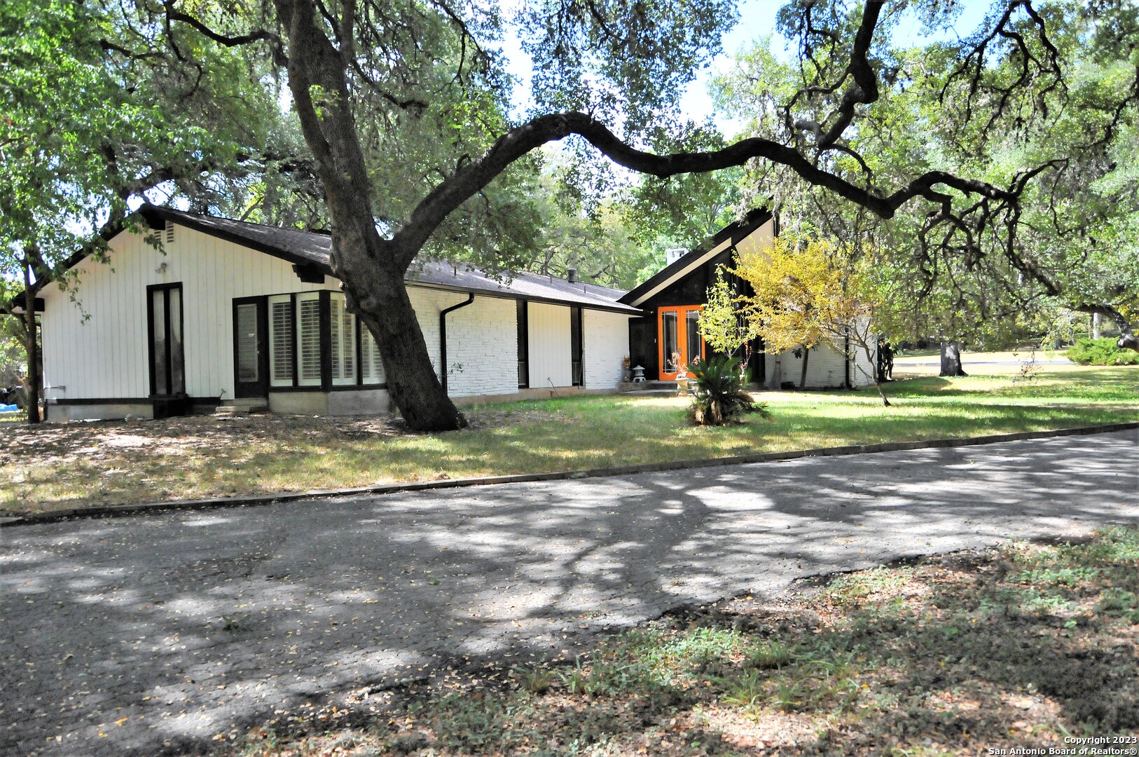 Photo of 414 Hermitage St in Seguin, TX