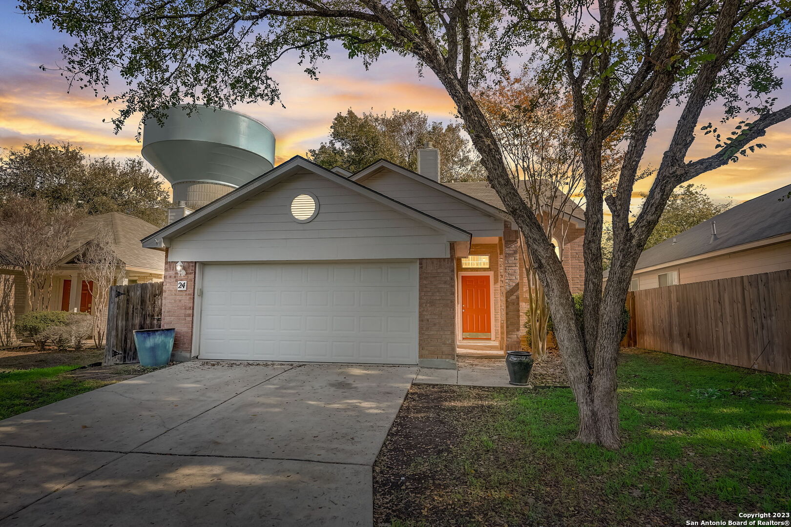 Photo of 24 Pembroke Ln in San Antonio, TX