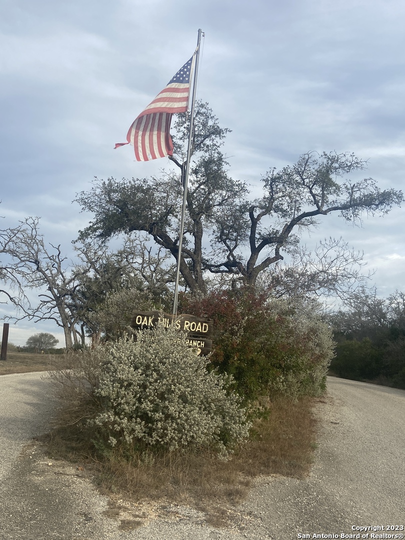Photo of Lt 193 Oak Hills Rd in Lakehills, TX