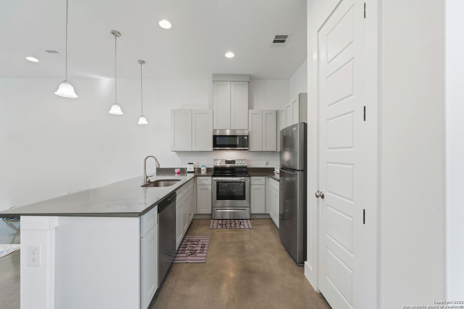 If you have additional questions regarding 215 SAN SALVADOR  in San Antonio or would like to tour the property with us call 800-660-1022 and reference MLS# 1740713.