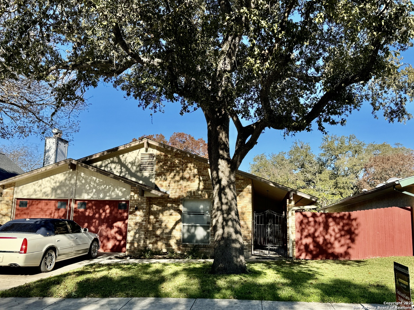 Photo of 113 Andorra Dr in Universal City, TX