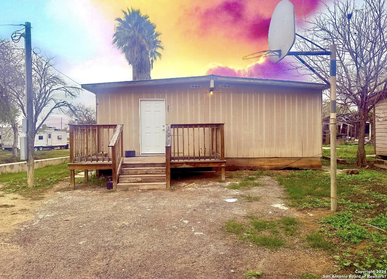 Photo of 201 Buckley St in Cotulla, TX