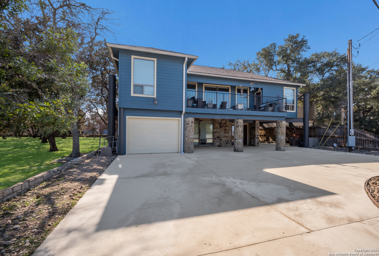 Photo of 2919 Colleen Dr in Canyon Lake, TX
